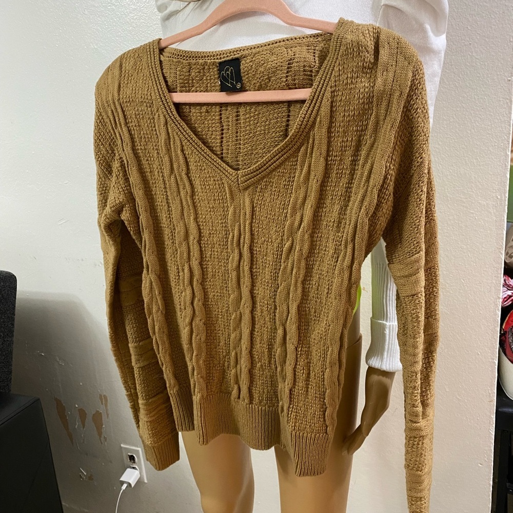 caramel brown sweater size M crochet 97% Acrylic 3% Spandex
